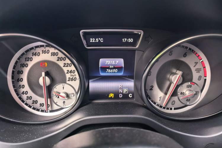 Used Mercedes-Benz GLA 2015 GLA 200 Sport Edition Odometer Close Up