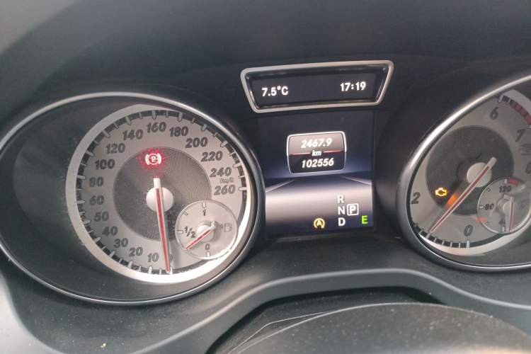 Used Mercedes-Benz GLA 2015 GLA 200 Sport Edition Odometer Close Up