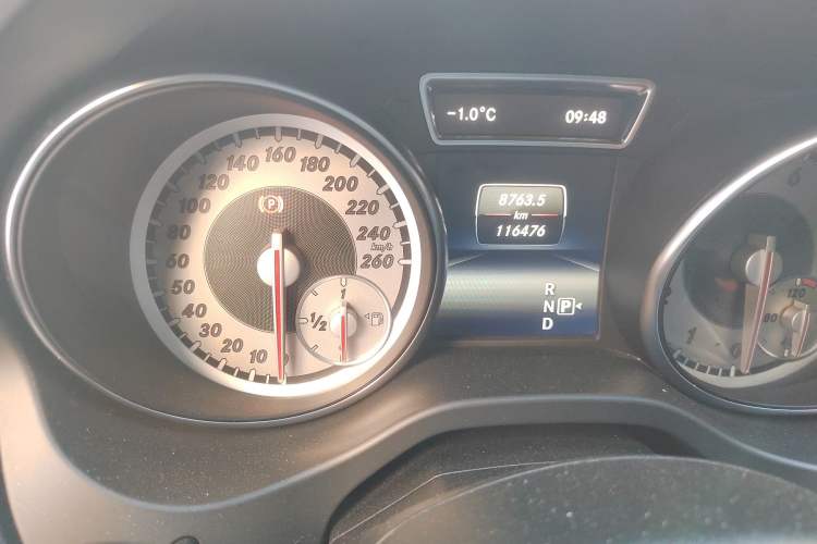 Used Mercedes-Benz GLA 2015 GLA 200 Fashion Model Odometer Close Up