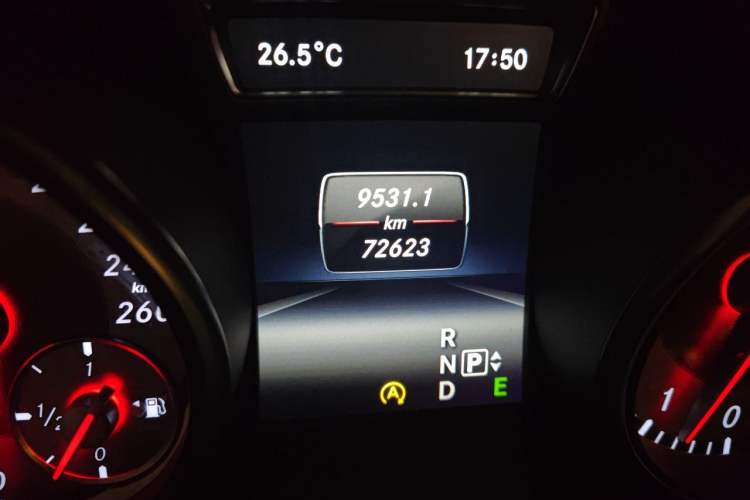 Used Mercedes-Benz GLA 2015 GLA 200 Sport Edition Odometer Close Up