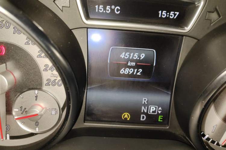 Used Mercedes-Benz GLA 2015 GLA 220 4MATIC Fashion Model Odometer Close Up