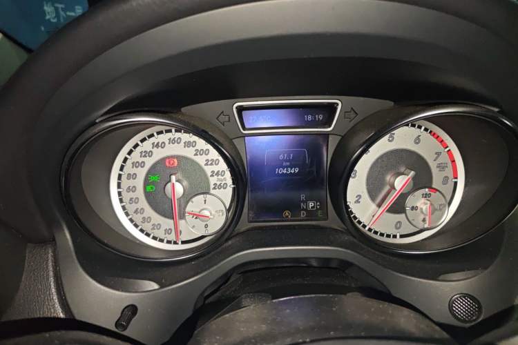 Used Mercedes-Benz GLA 2015 GLA 200 Odometer Close Up