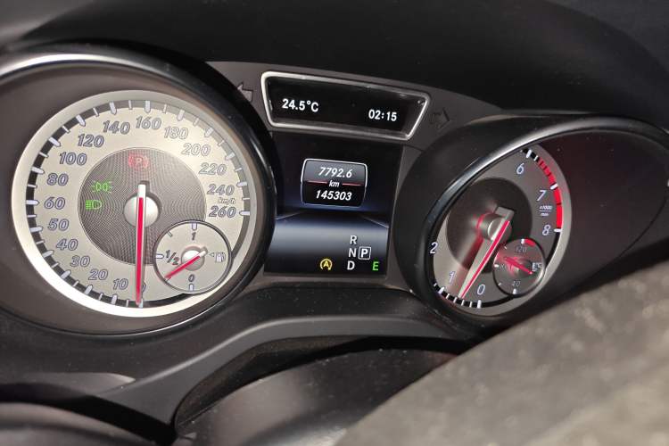 Used Mercedes-Benz GLA 2015 GLA 200 Sport Edition Odometer Close Up