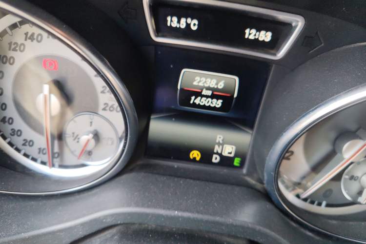 Used Mercedes-Benz GLA 2015 GLA 200 Sport Edition Odometer Close Up