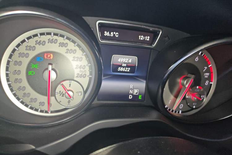 Used Mercedes-Benz GLA 2015 GLA 260 4MATIC Odometer Close Up