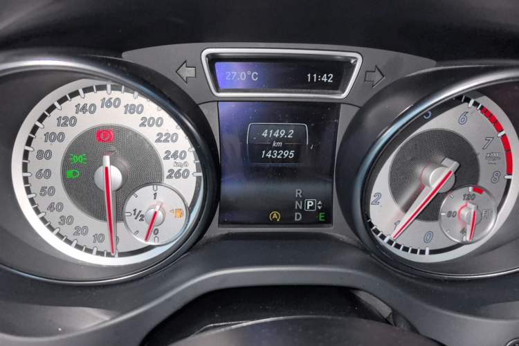 Used Mercedes-Benz GLA 2015 GLA 200 Sport Edition Odometer Close Up