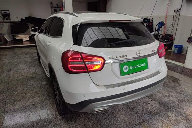 Used Mercedes-Benz GLA 2015 GLA 220 4MATIC Fashion Model Rear Left 45 Deg