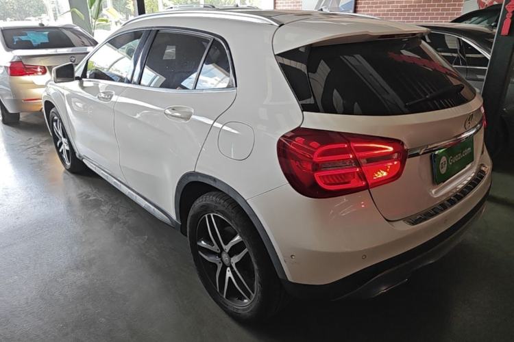 Used Mercedes-Benz GLA 2015 GLA 200 Fashion Model Rear Left 45 Deg