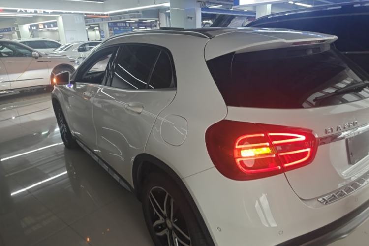 Used Mercedes-Benz GLA 2015 GLA 220 4MATIC Fashion Model Rear Left 45 Deg