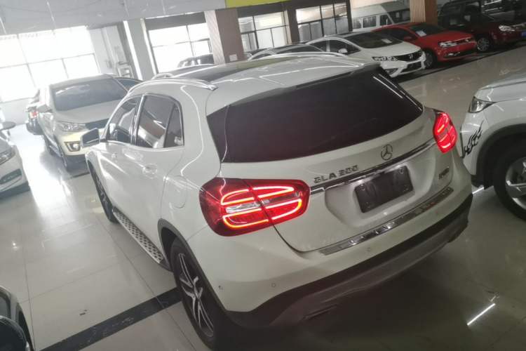 Used Mercedes-Benz GLA 2015 GLA 200 Fashion Model Rear Left 45 Deg