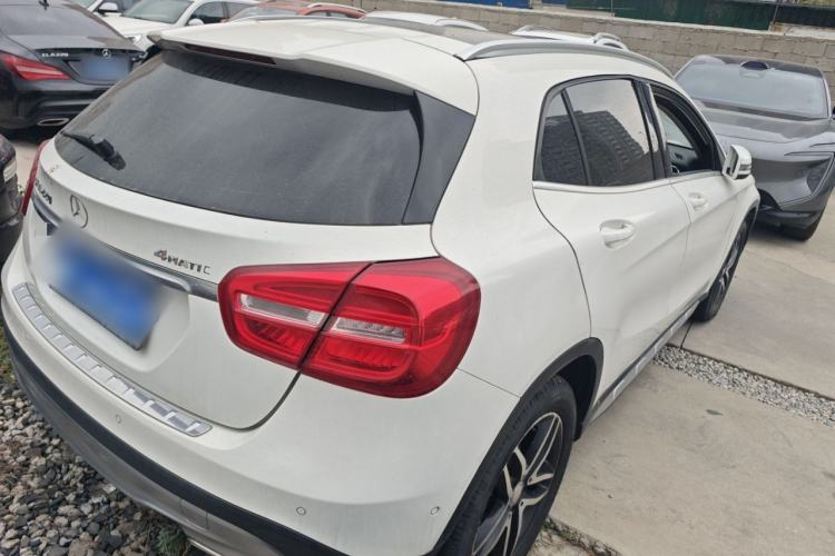 Used Mercedes-Benz GLA 2015 GLA 220 4MATIC Fashion Model Rear Right 45 Deg
