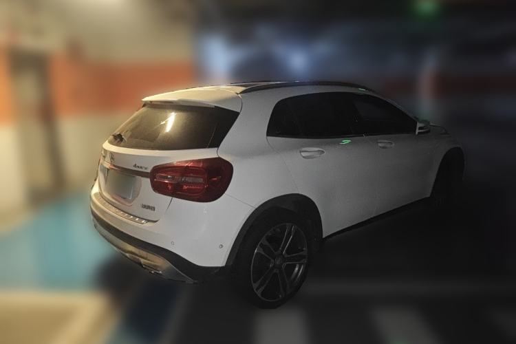 Used Mercedes-Benz GLA 2015 GLA 220 4MATIC Luxury Model Rear Right 45 Deg