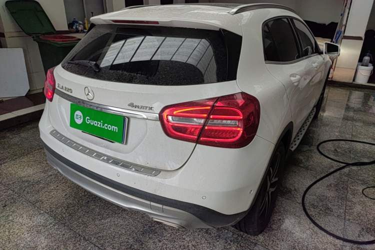 Used Mercedes-Benz GLA 2015 GLA 220 4MATIC Fashion Model Rear Right 45 Deg
