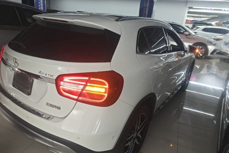 Used Mercedes-Benz GLA 2015 GLA 220 4MATIC Fashion Model Rear Right 45 Deg