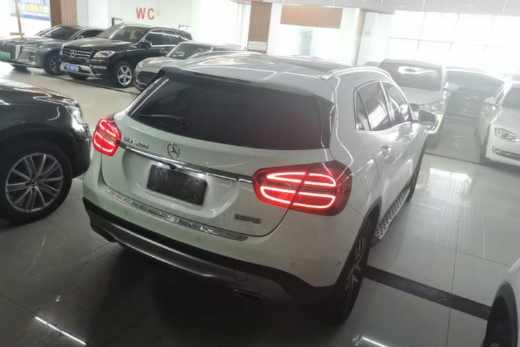 Used Mercedes-Benz GLA 2015 GLA 200 Fashion Model Rear Right 45 Deg