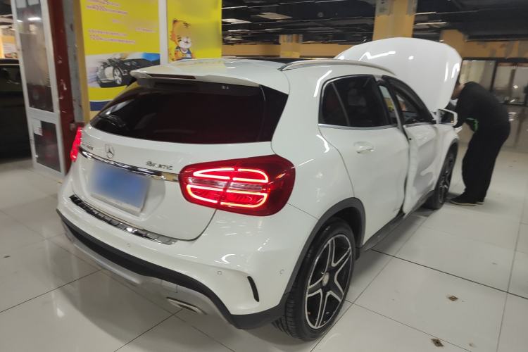 Used Mercedes-Benz GLA 2015 GLA 220 4MATIC Luxury Model Rear Right 45 Deg