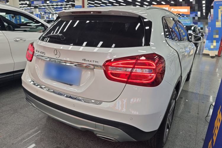 Used Mercedes-Benz GLA 2015 GLA 220 4MATIC Luxury Model Rear Right 45 Deg