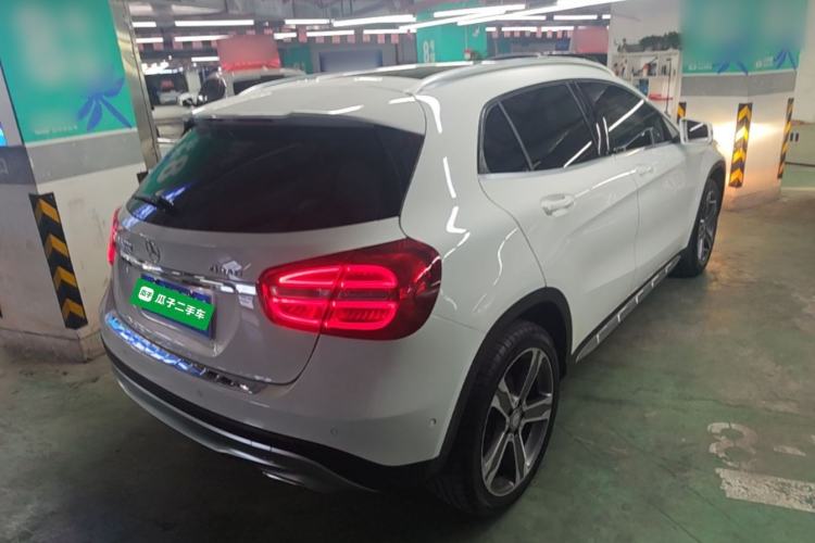 Used Mercedes-Benz GLA 2015 GLA 220 4MATIC Luxury Model Rear Right 45 Deg