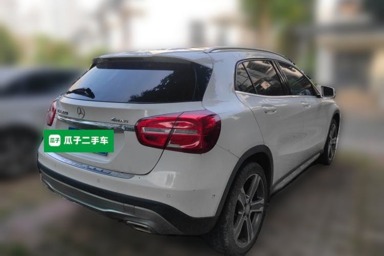 Used Mercedes-Benz GLA 2015 GLA 220 4MATIC Luxury Model Rear Right 45 Deg