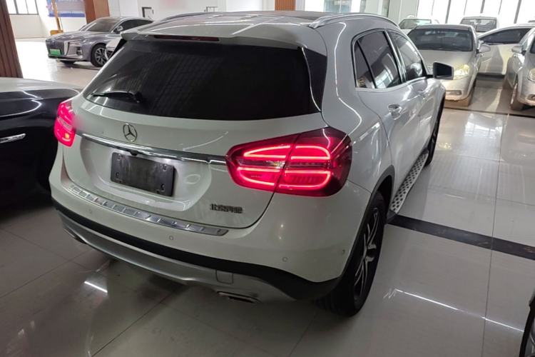 Used Mercedes-Benz GLA 2015 GLA 200 Fashion Model Rear Right 45 Deg