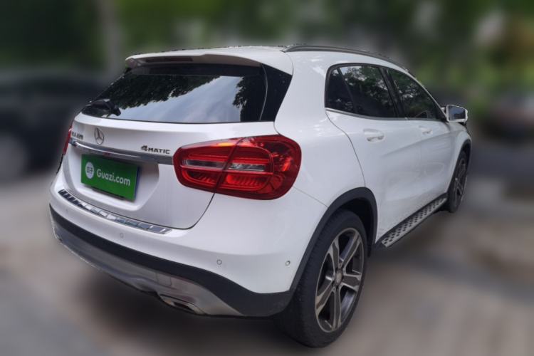 Used Mercedes-Benz GLA 2015 GLA 220 4MATIC Luxury Model Rear Right 45 Deg