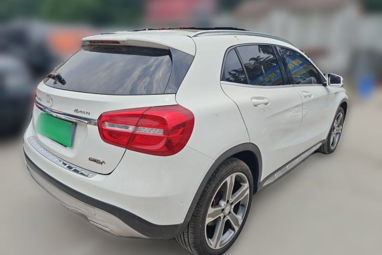 Used Mercedes-Benz GLA 2015 GLA 220 4MATIC Luxury Model Rear Right 45 Deg