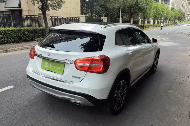 Used Mercedes-Benz GLA 2015 GLA 220 4MATIC Luxury Model Rear Right 45 Deg