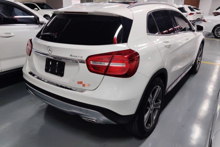 Used Mercedes-Benz GLA 2015 GLA 220 4MATIC Luxury Model Rear Right 45 Deg