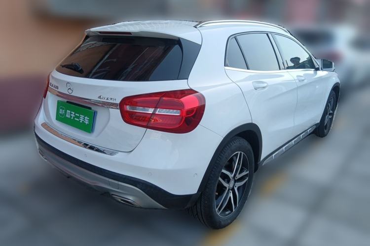 Used Mercedes-Benz GLA 2015 GLA 220 4MATIC Fashion Model Rear Right 45 Deg