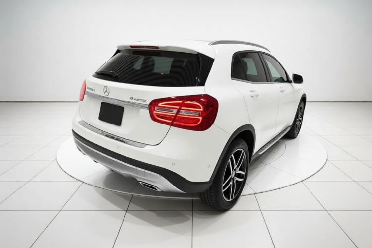 Used Mercedes-Benz GLA 2015 GLA 220 4MATIC Fashion Model Rear Right 45 Deg