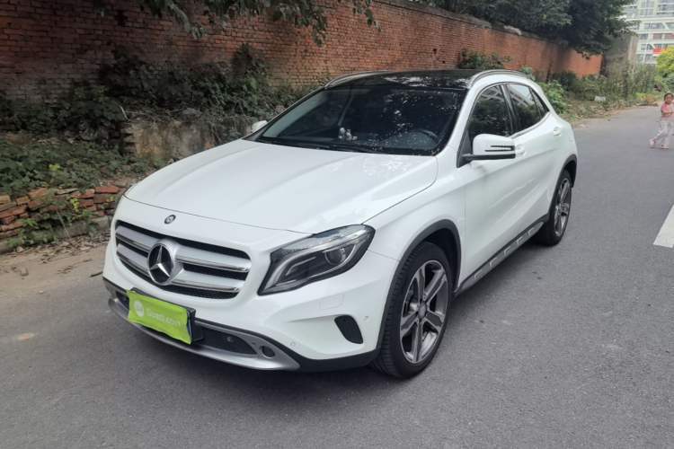 Used Mercedes-Benz GLA 2015 GLA 220 4MATIC Luxury Model Guazi used car, China used car export, Used car for sale, Used cars, Cheapest cars for sale