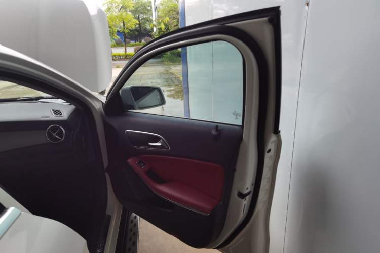 Used Mercedes-Benz GLA 2015 GLA 200 Right Front Door Interior
