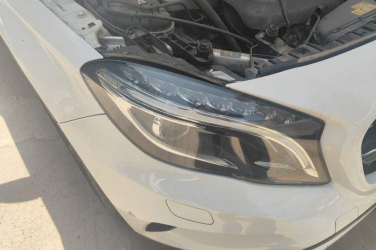 Used Mercedes-Benz GLA 2015 GLA 220 4MATIC Luxury Model Right Front Headlight