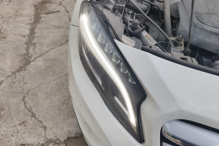 Used Mercedes-Benz GLA 2015 GLA 200 Fashion Model Right Front Headlight
