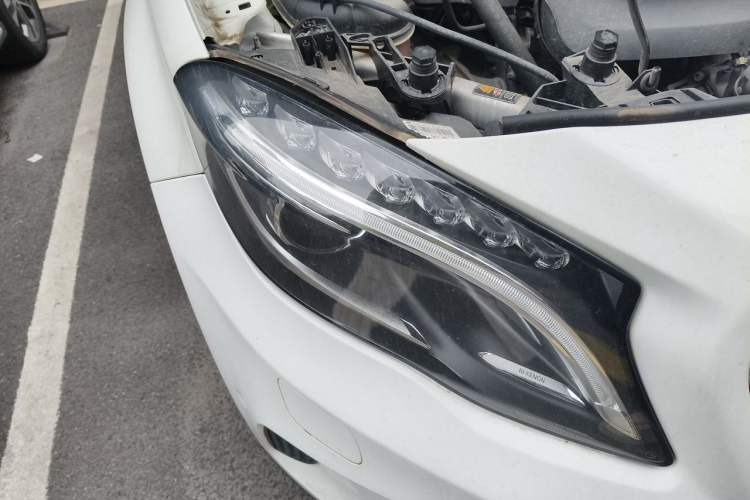 Used Mercedes-Benz GLA 2015 GLA 220 4MATIC Luxury Model Right Front Headlight