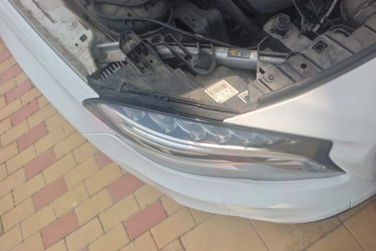 Used Mercedes-Benz GLA 2015 GLA 220 4MATIC Fashion Model Right Front Headlight