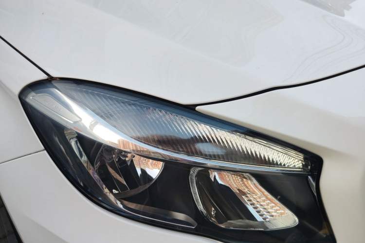 Used Mercedes-Benz GLA 2015 GLA 200 Sport Edition Right Front Headlight