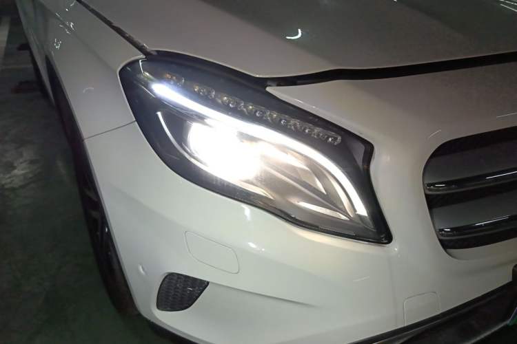Used Mercedes-Benz GLA 2015 GLA 200 Fashion Model Right Front Headlight