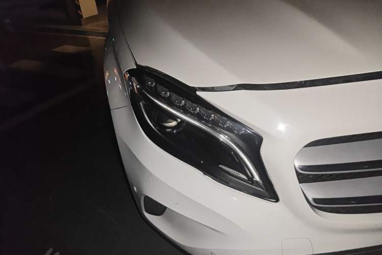 Used Mercedes-Benz GLA 2015 GLA 220 4MATIC Luxury Model Right Front Headlight