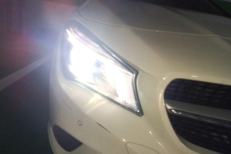 Used Mercedes-Benz GLA 2015 GLA 200 Right Front Headlight