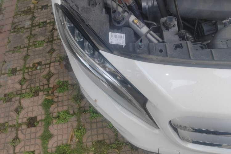 Used Mercedes-Benz GLA 2015 GLA 220 4MATIC Luxury Model Right Front Headlight