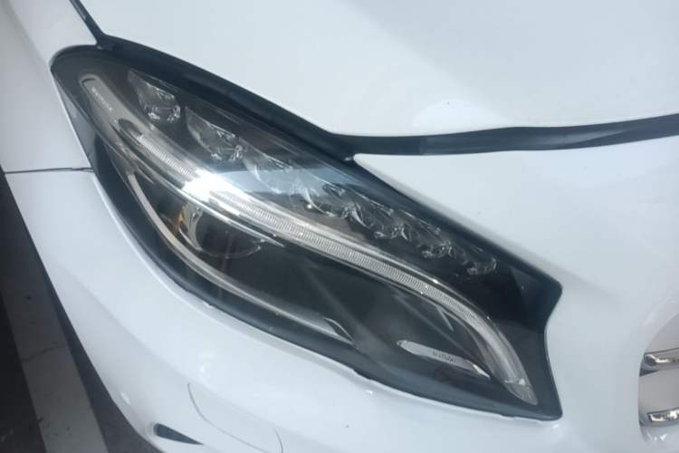 Used Mercedes-Benz GLA 2015 GLA 220 4MATIC Fashion Model Right Front Headlight