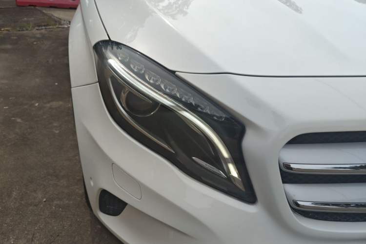Used Mercedes-Benz GLA 2015 GLA 220 4MATIC Fashion Model Right Front Headlight
