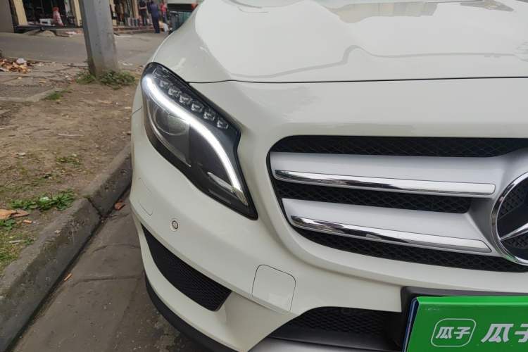 Used Mercedes-Benz GLA 2015 GLA 260 4MATIC Right Front Headlight