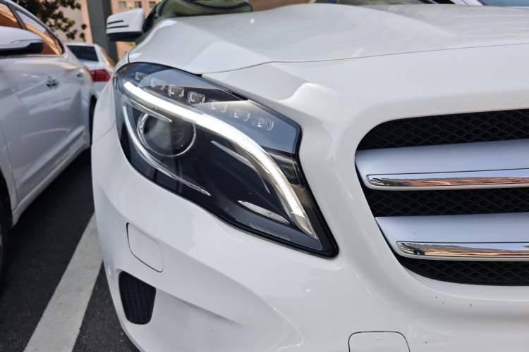 Used Mercedes-Benz GLA 2015 GLA 220 4MATIC Fashion Model Right Front Headlight