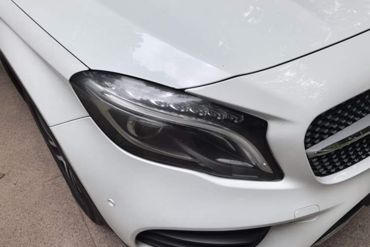 Used Mercedes-Benz GLA 2015 GLA 220 4MATIC Fashion Model Right Front Headlight