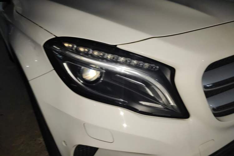 Used Mercedes-Benz GLA 2015 GLA 220 4MATIC Luxury Model Right Front Headlight