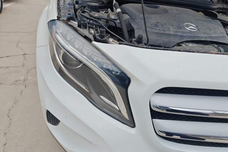 Used Mercedes-Benz GLA 2015 GLA 220 4MATIC Luxury Model Right Front Headlight