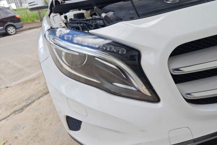 Used Mercedes-Benz GLA 2015 GLA 220 4MATIC Fashion Model Right Front Headlight