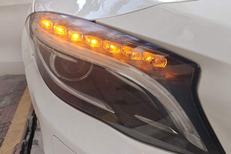 Used Mercedes-Benz GLA 2015 GLA 200 Fashion Model Right Front Headlight